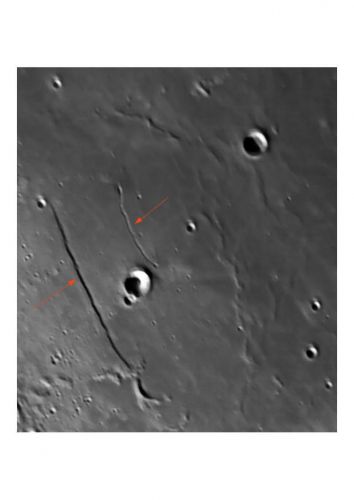 Rupes_Recta_and_Rima_Bir.thumb.jpg.81c5ab3ab7a61295c0b46e15b90d1cf9.jpg