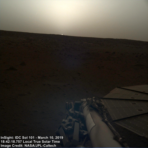 _mars_nasa.gov_insight_raw_images_surface_sol_0101_idc_D000M0101_605516501EDR_F0000_0714M_.thumb.PNG.dd8127385adef3bf3923be1d286e2bd3.PNG