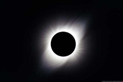 eclipse2019-corona.jpg