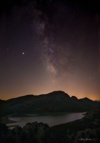 Via_Lactea_sobre_el_Lago_cuber_a_24mm_apil_2_copia.thumb.jpg.1679a80e712601a3197f562b5aa15250.jpg