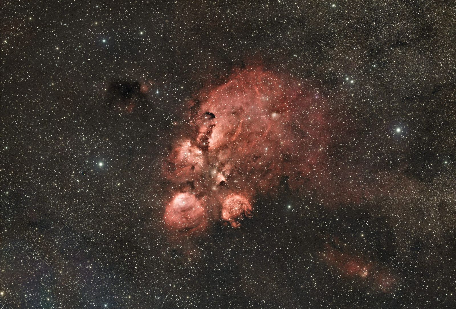 NGC 6334- Nebulosa de la Pata del Gato