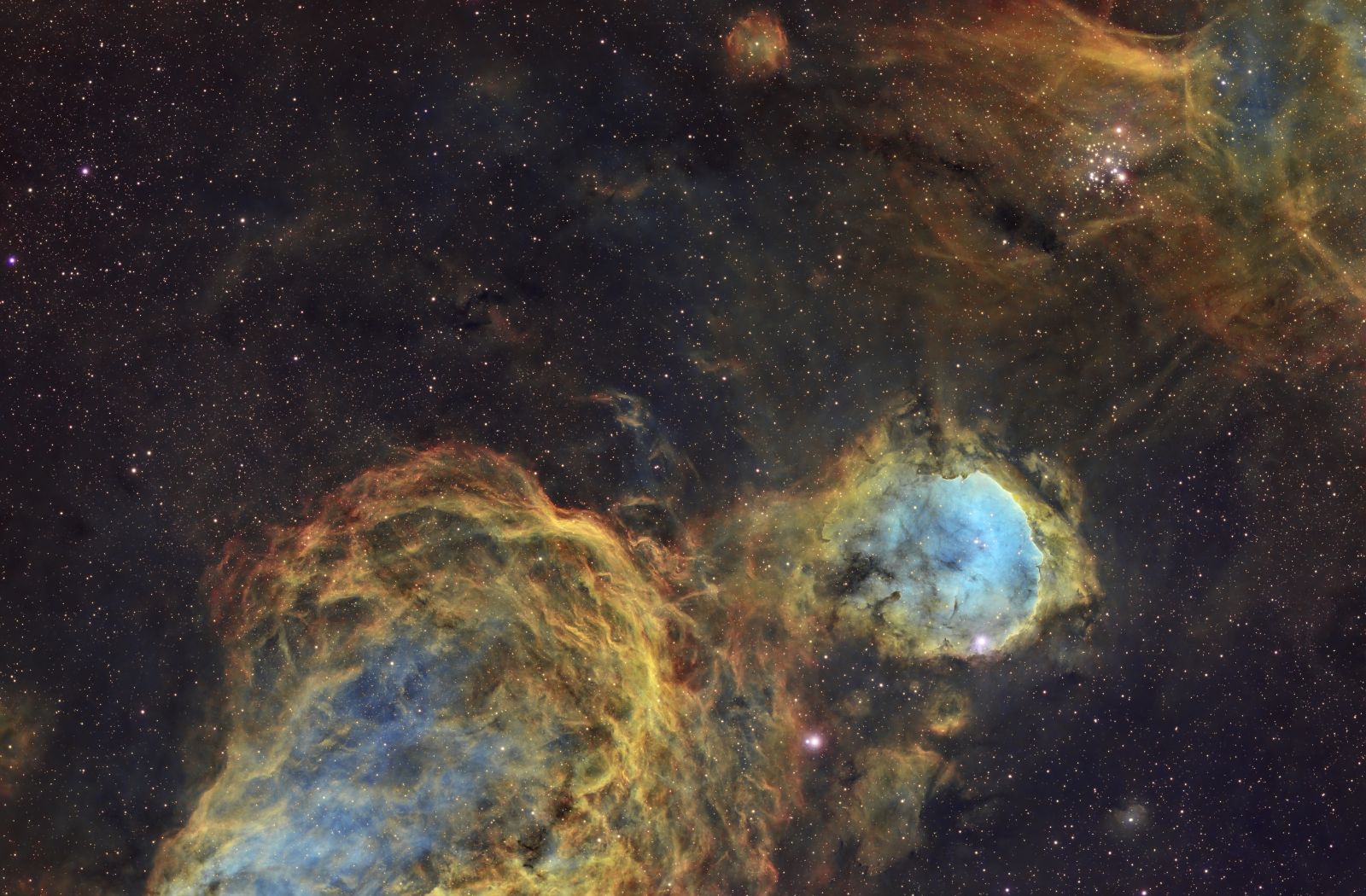 NGC 3324 (Nebulosa Gabriela Mistral) en paleta Hubble (SHO)