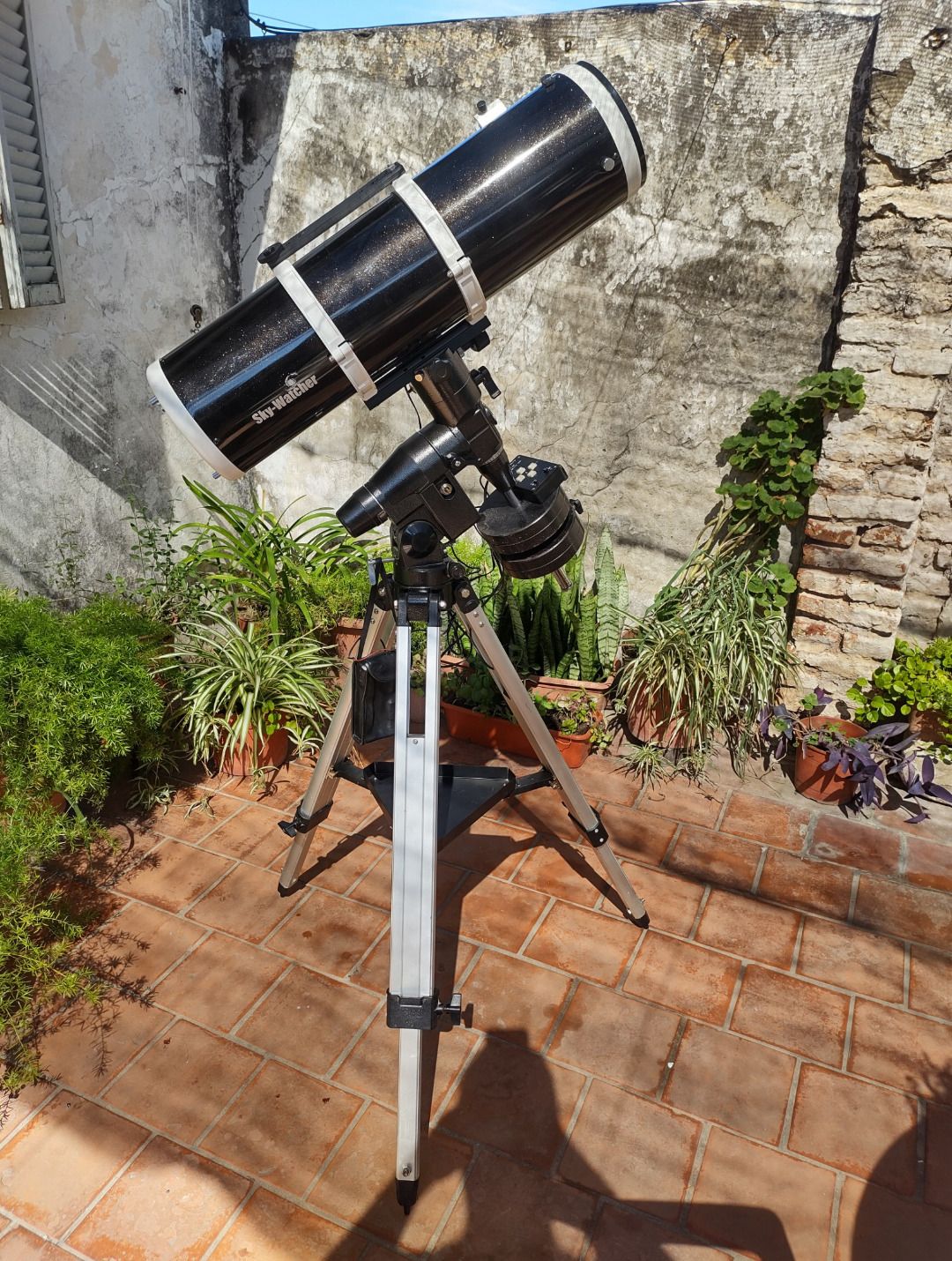 Vendo Sky Watcher 150/750 mm + EQ5 con motores dual axis + Anvil a medida para el OTA + maletin rígido para la montura