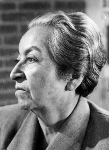1951-gabriela-mistral-01-libro-revuelta.jpg