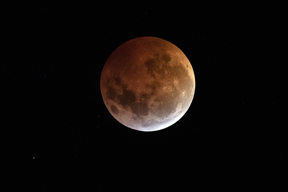 large.lunaeclipse.jpg.ad1a6117ec251fc24c05a1e82d37ab5d.jpg