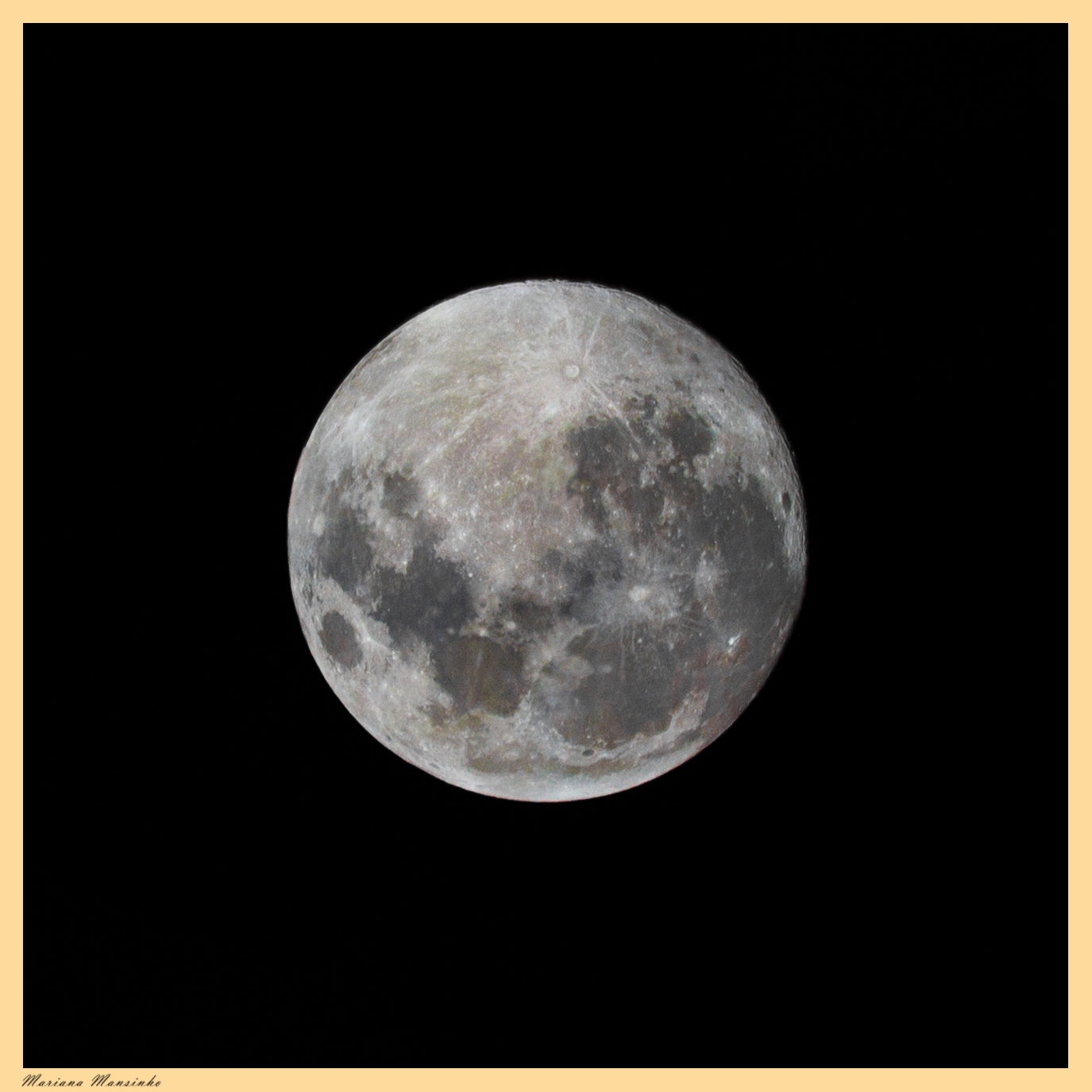 Luna casi llena en perigeo